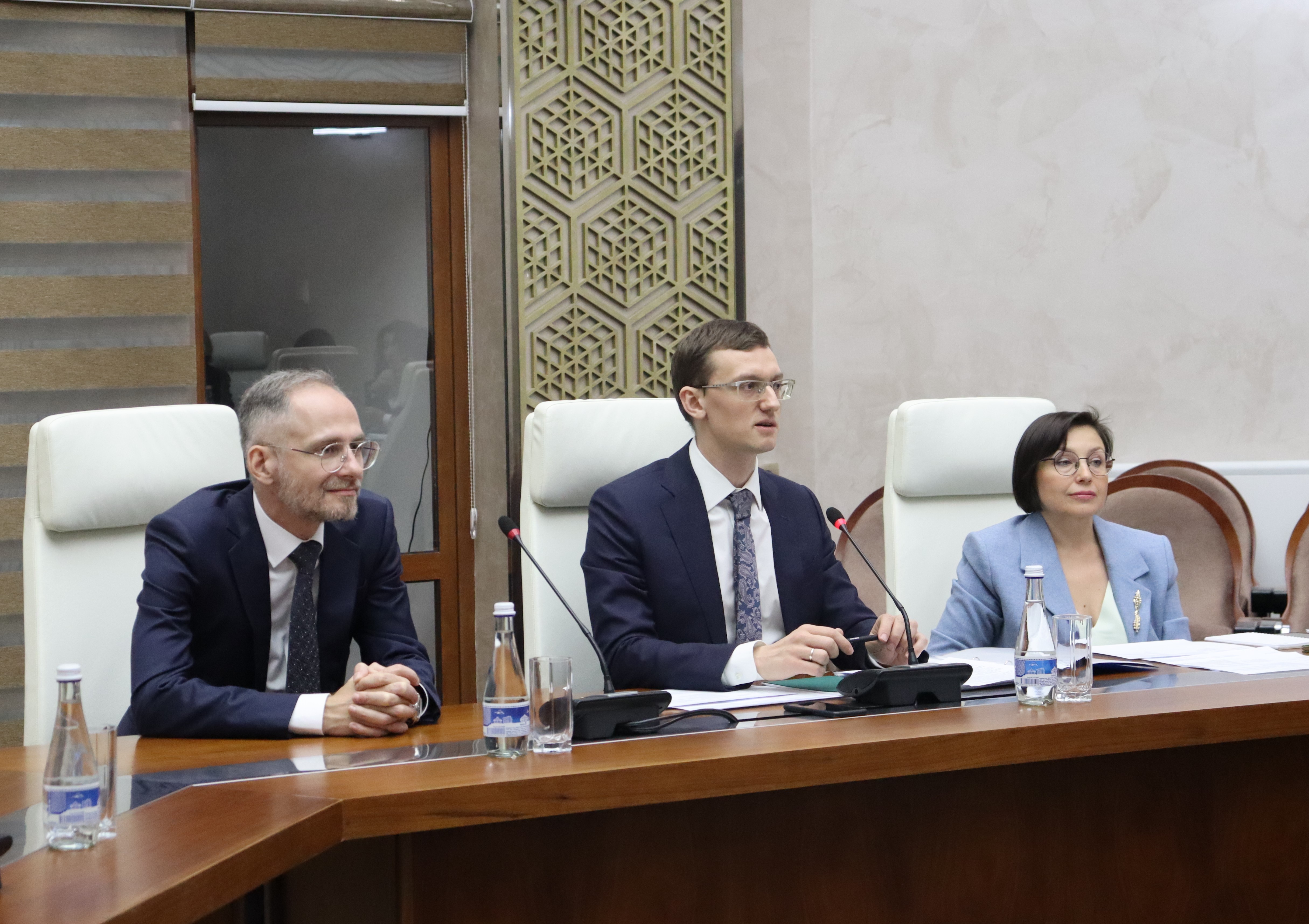 Директор НИФИ Владимир Назаров обсудил результаты сотрудничества с Минэкономфином Узбекистана